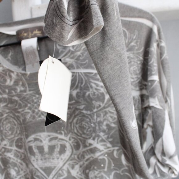 Baby Phat VTG Y2K Gray White Graphic Diamond Accent Long Sleeve Top Size XL NWT - Picture 7 of 7